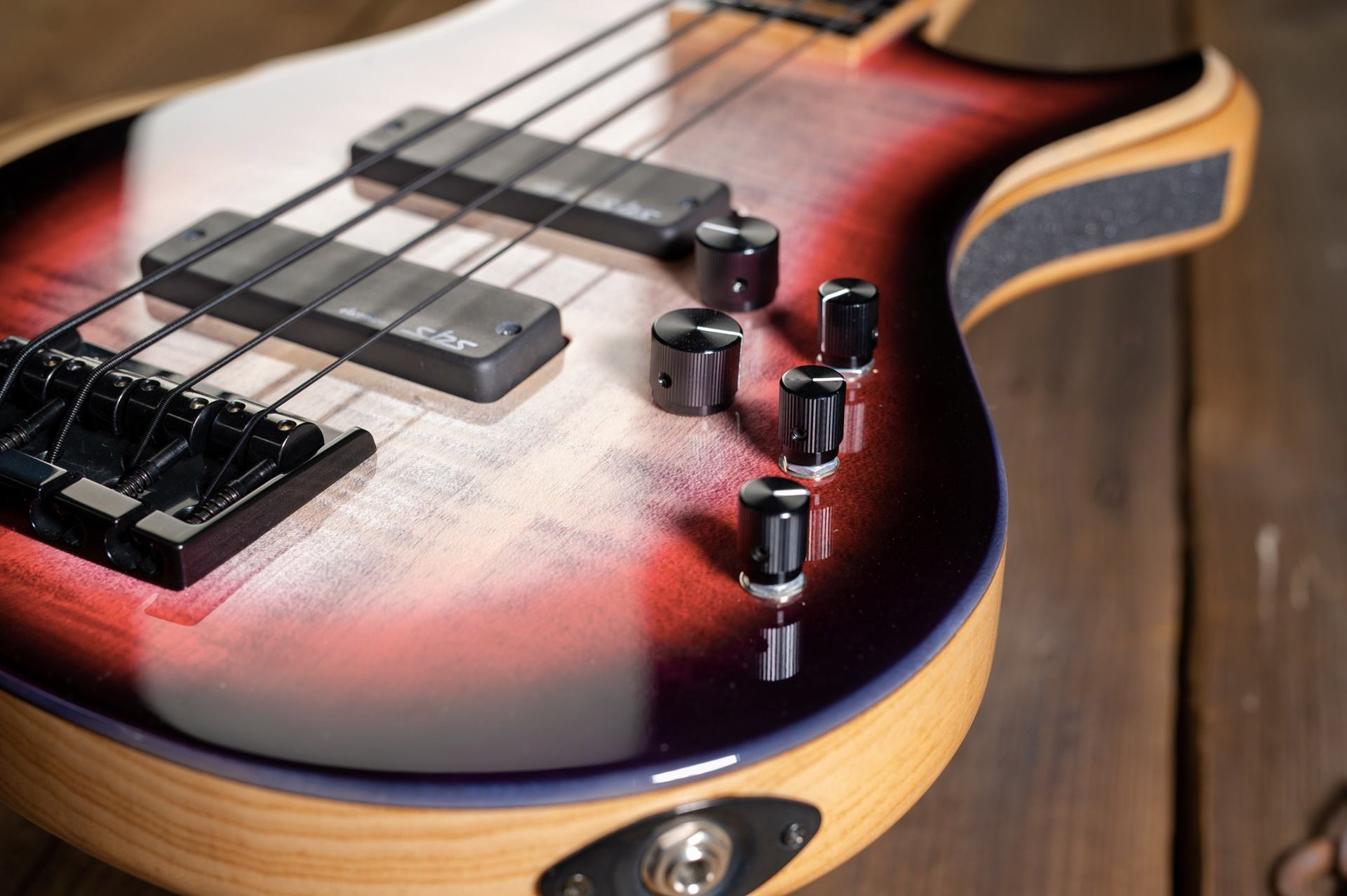 Bass guitar Aura 4 ProBass detail 1